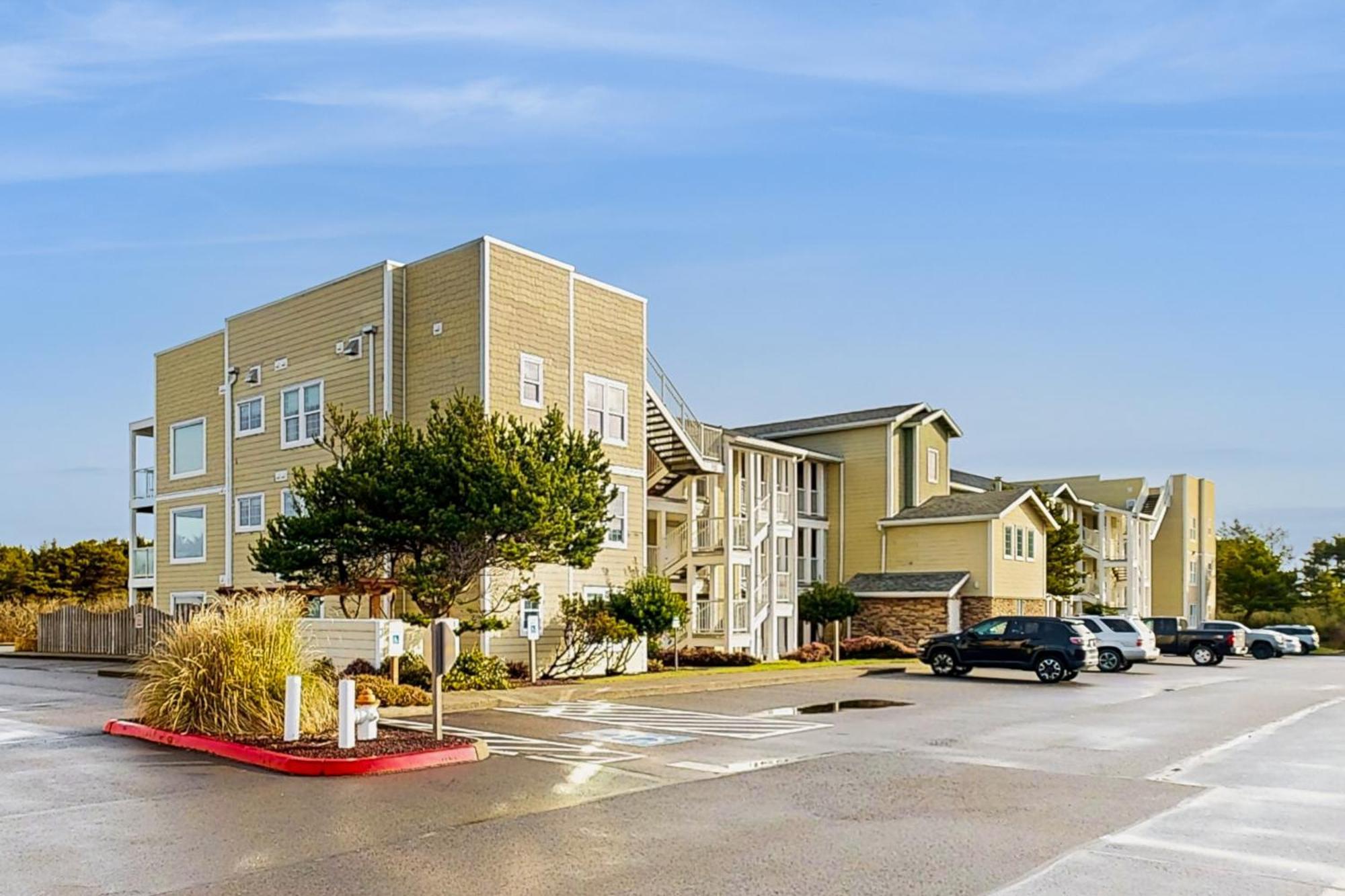 Lighthouse Views Apartment Westport Exterior photo