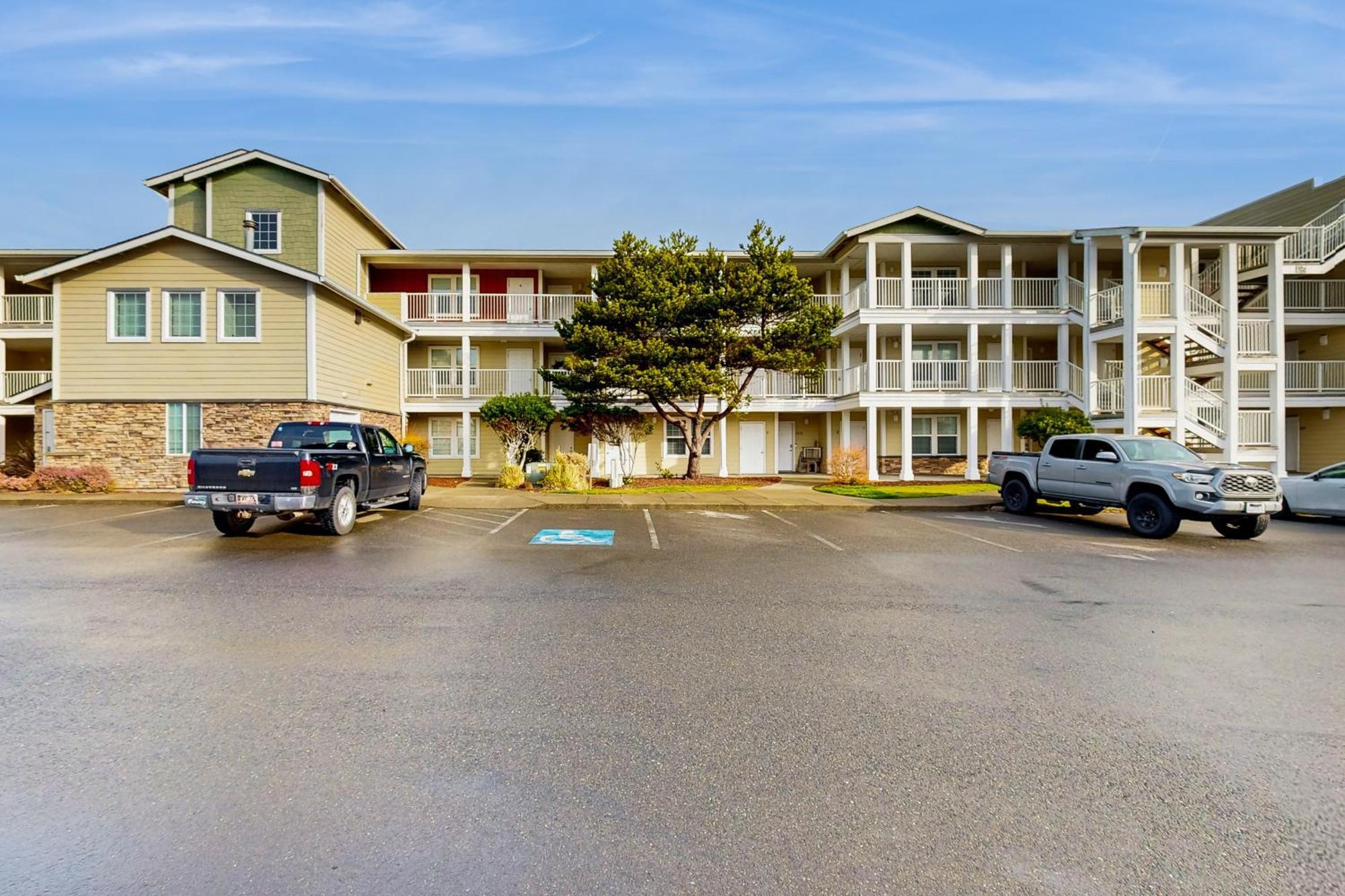 Lighthouse Views Apartment Westport Exterior photo