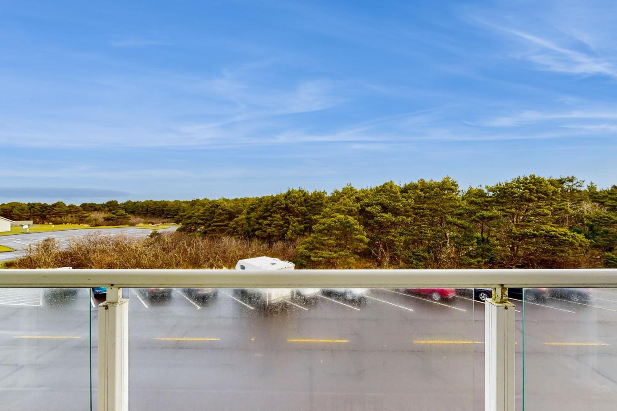 Lighthouse Views Apartment Westport Exterior photo